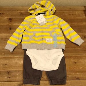 Carter’s Zip 3 Piece Set - 6M